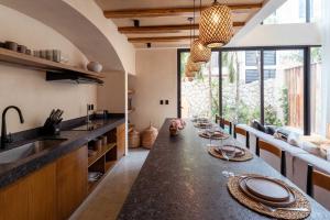 Luxe 3BR Villa - Two Private Pools including Rooftop Modern Boho Style