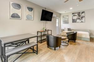 Townhome with Fenced Yard in Orlando Suburbs!