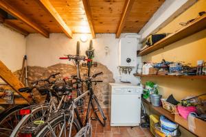Romeos Cottage Public free parking bike rental