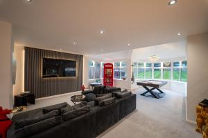 Luxury Home Sleeps 6, Hot Tub, Free Parking