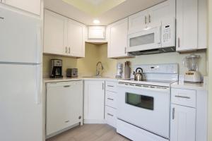 Experience breathtaking views of Pine Island Sound from the stunning South Seas Bayside Villa 5220