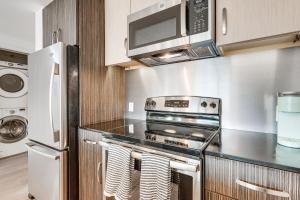 Shop, Dine and Explore Gem 7 Mi to Dtwn Springfield