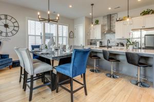 5 Mi to Int’l Soccer Play: ATL Townhome w Balcony