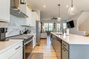 5 Mi to Int’l Soccer Play: ATL Townhome w Balcony