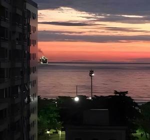 Lindo Sala Living com vista para o Mar