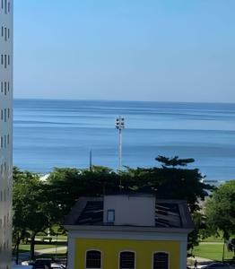 Lindo Sala Living com vista para o Mar