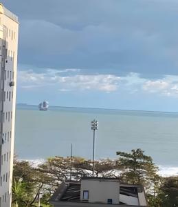 Lindo Sala Living com vista para o Mar