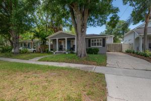 Private Pool with Main and Guest House and Sauna