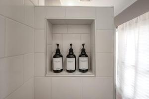 Private Pool with Main and Guest House and Sauna