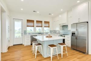 Golden Light & Ocean Air-Retreat Backs to Park