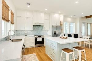 Golden Light & Ocean Air-Retreat Backs to Park