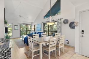 4550 Parkside Villa by Akers Ellis Rentals