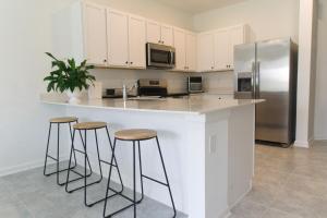 Modern Bright Home - Pool, Parks and Disney