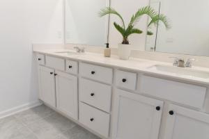 Modern Bright Home - Pool, Parks and Disney