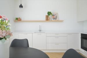 Luxury 3BR sauna stay, near airport train