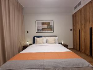 Elegant Pool-View 1BR Near Cleveland Clinic