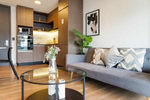 Spacious 2B apartment steps from Escuela Militar