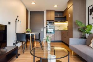 Spacious 2B apartment steps from Escuela Militar