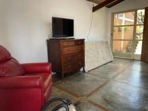 Casinha bem localizada em meio a natureza