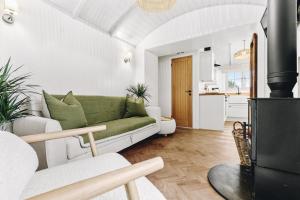 Nestledstays- The Willow