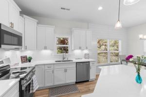 Munn Hub Live the Dream 4 Bdrm Home with Pool