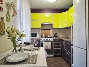 Ботанік це 3 кімнатна квартира подобово у центрі Полтави Мережа Alex Apartments Безконтактне заселення 24-7 Документи для відряджень