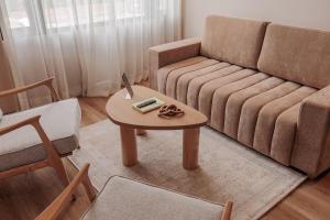 Living 82T - Building