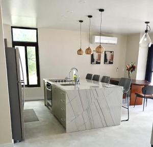 Mayatai Beach Villa - Elegant 2BR Beachfront with Stunning Ocean Views