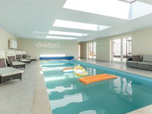 7 Bed in Whitchurch 95835