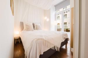 Elegant Lisbon Stay Vintage Charm-Modern Comfort