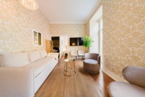 Elegant Lisbon Stay Vintage Charm-Modern Comfort