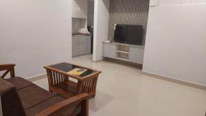 Lavender Airport Suite