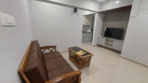 Lavender Airport Suite