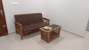 Lavender Airport Suite