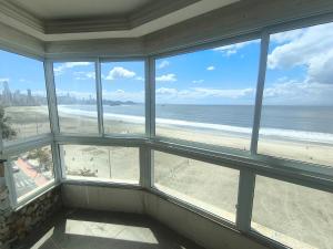 Apartamento 3 dormitórios frente mar