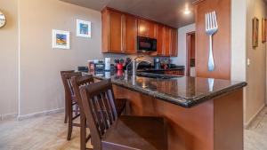 Las Palomas 2 BR 2 BA condo Topaz 603