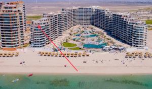 Stunning Oceanfront Penthouse Unit, 3 Bedrooms and 3 Bathrooms, Cristal 1006