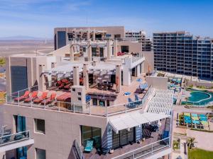 Stunning Oceanfront Penthouse Unit, 3 Bedrooms and 3 Bathrooms, Cristal 1006