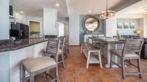 Stunning Oceanfront Penthouse Unit, 3 Bedrooms and 3 Bathrooms, Cristal 1006