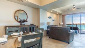 Las Palomas 2 BR 2BA Cristal 805