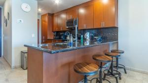 Las Palomas 2 BR 2BA Cristal 805