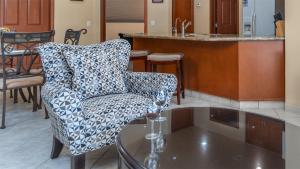 Topaz 402 1 BR 1BA condo @ Las Palomas