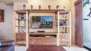 Phase 2 1 BR 1BA Cordoba 302 plus room