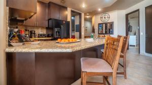 Phase 2 1 BR 1BA Cordoba 302 plus room