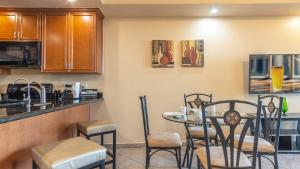 1 BR 1BA Condo @ Las Palomas Rubi 302
