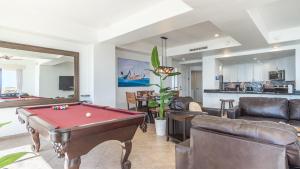 PENTHOUSE**Las Palomas 3 BR 3 BA Diamante 1006