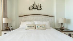 PENTHOUSE**Las Palomas 3 BR 3 BA Diamante 1006