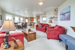 Groups Welcome! Ocean-View Escape in Gold Beach
