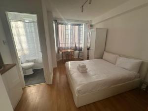 Chelsea cloister service apartment