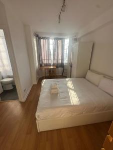 Chelsea cloister service apartment